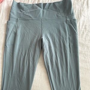 Athleta- 7/8 Salutation Stash Pocket Leggings (Worn once)